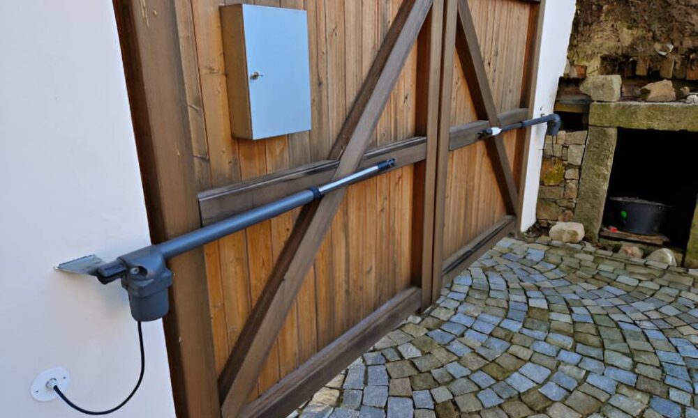 top-benefits-of-installing-a-single-swing-gate-opener-for-residential-driveways